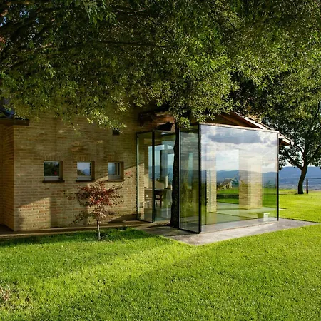 Luxury Overlooking Valley *