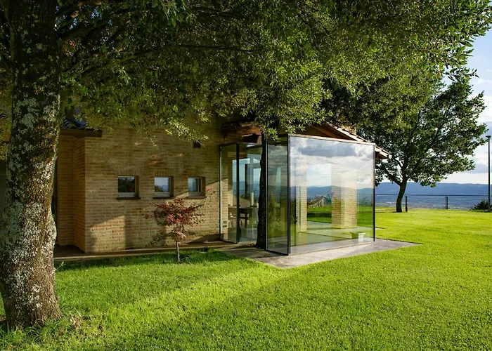 Luxury Overlooking Valley *